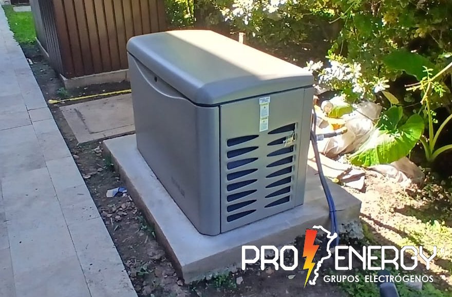 Generador eléctrico Kohler 20 kVA a gas natural/GLP – trifásico 380/220 V 50 Hz con cabina acústica y arranque automático, instalado por ProEnergy